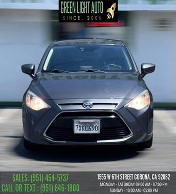 Graphite 2017 Toyota Yaris iA Base
