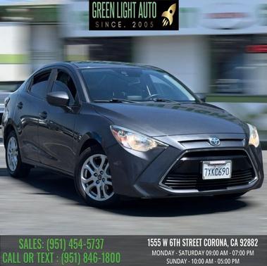 Graphite 2017 Toyota Yaris iA Base