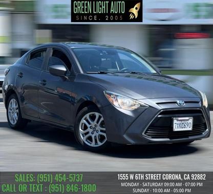 Graphite 2017 Toyota Yaris iA Base