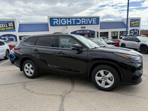 2022 Toyota Highlander LE