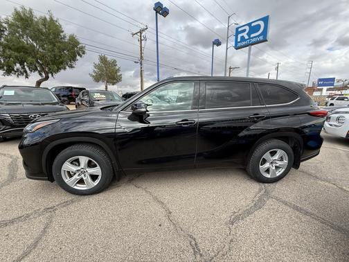 2022 Toyota Highlander LE