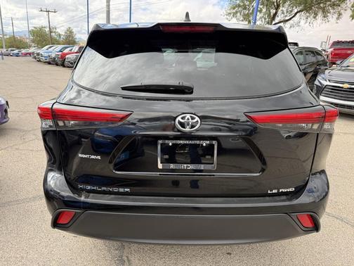 2022 Toyota Highlander LE