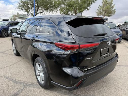 2022 Toyota Highlander LE