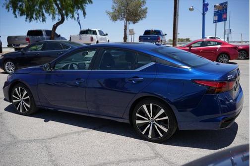 2022 Nissan Altima SR FWD
