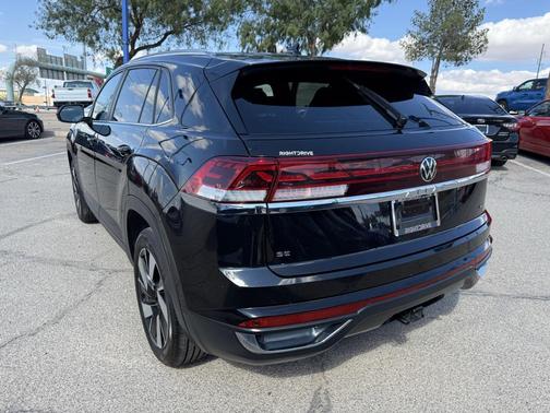 2024 Volkswagen Atlas Cross Sport 2.0T SE w/Technology 4MOTION