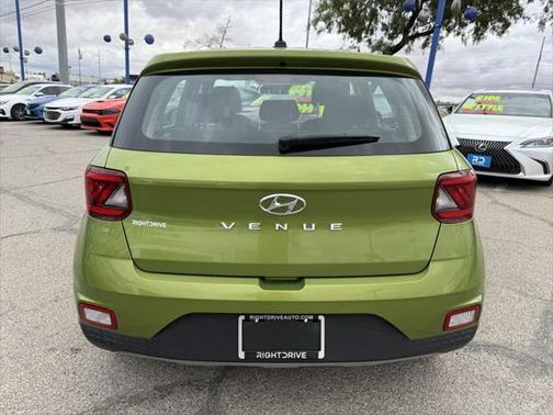 2024 Hyundai VENUE SE