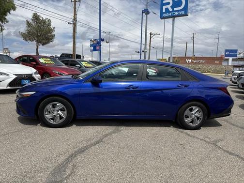 2024 Hyundai ELANTRA SE