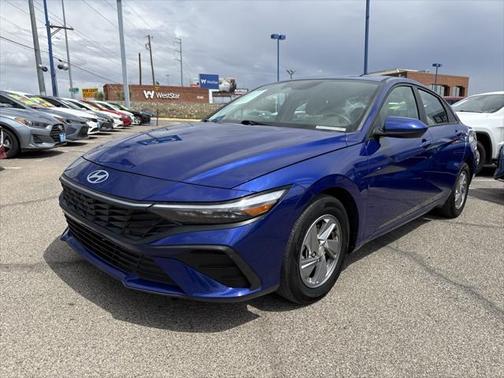 2024 Hyundai ELANTRA SE