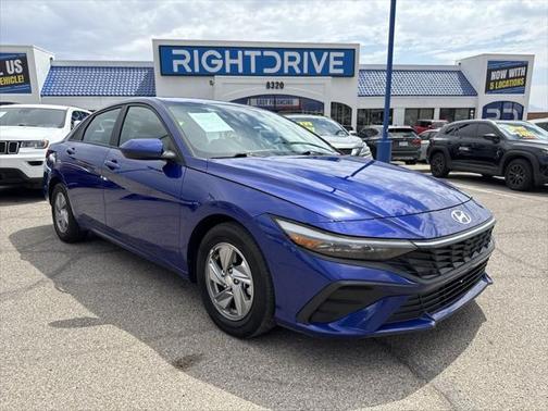 2024 Hyundai ELANTRA SE