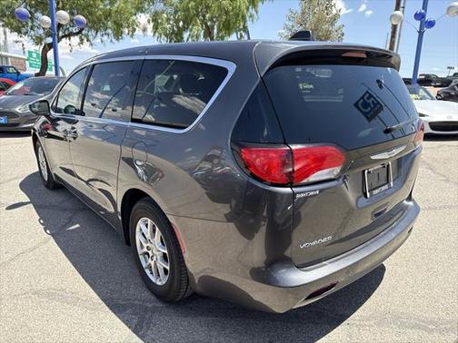 2023 Chrysler Voyager LX