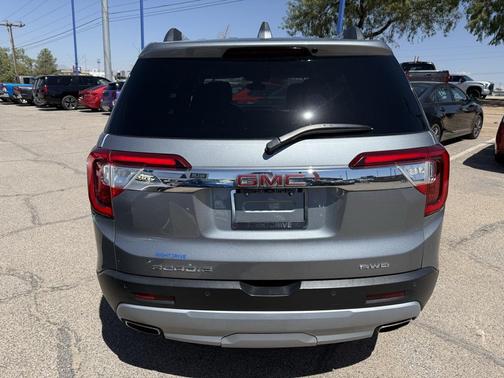 2023 GMC Acadia AWD SLT
