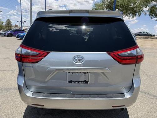 2020 Toyota Sienna LE