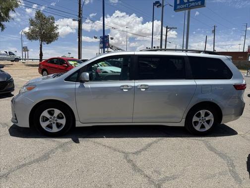 2020 Toyota Sienna LE