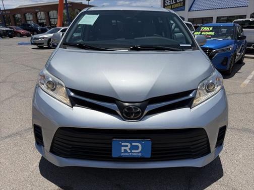 2020 Toyota Sienna LE