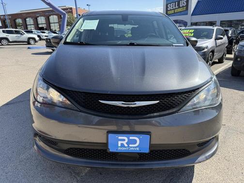 2021 Chrysler Voyager LX