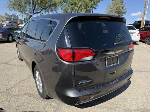2021 Chrysler Voyager LX