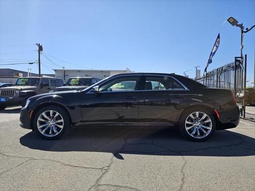 2018 Chrysler 300 Touring