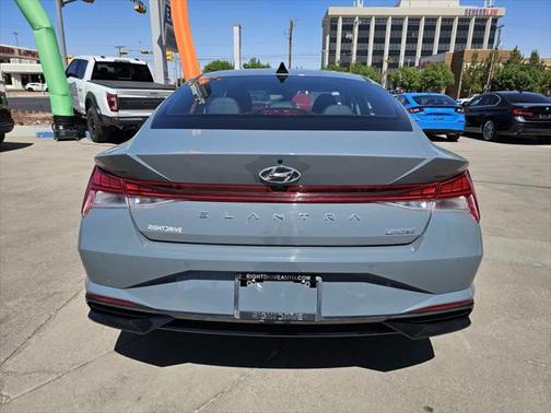 2022 Hyundai ELANTRA Limited