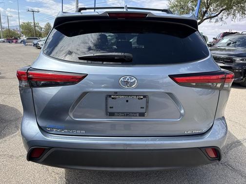 2020 Toyota Highlander LE