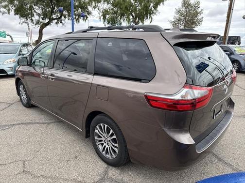2020 Toyota Sienna XLE
