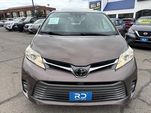 2020 Toyota Sienna XLE