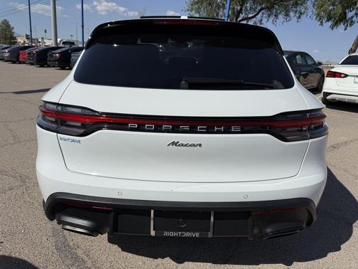 2022 Porsche Macan Base