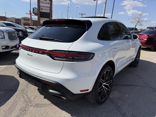 2022 Porsche Macan Base