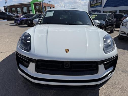 2022 Porsche Macan Base