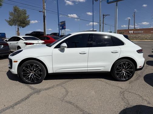 2022 Porsche Macan Base