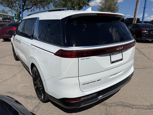 2022 Kia Carnival SX