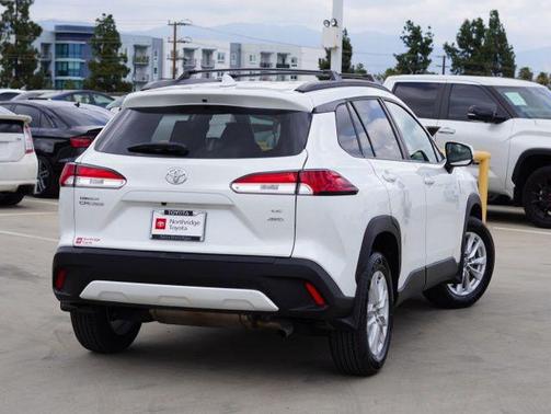 Wind Chill Pearl 2024 Toyota Corolla Cross LE