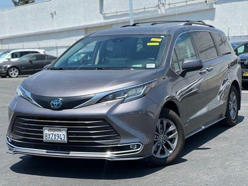 2021 Toyota Sienna XLE