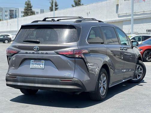 2021 Toyota Sienna XLE