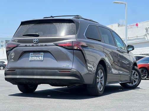 2021 Toyota Sienna XLE