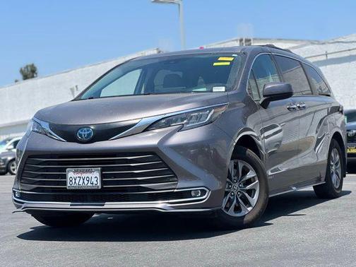 2021 Toyota Sienna XLE