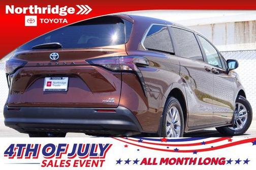 2023 Toyota Sienna LE