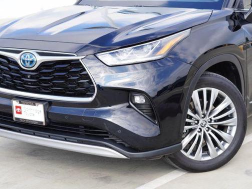 2021 Toyota Highlander Hybrid Platinum