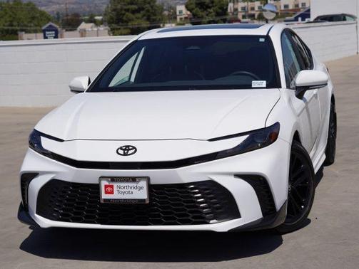 Ice Cap 2025 Toyota Camry SE