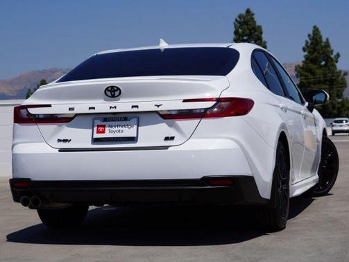 Ice Cap 2025 Toyota Camry SE
