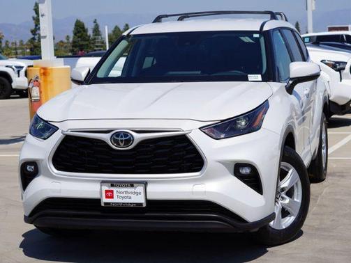 Wind Chill Pearl 2024 Toyota Highlander LE