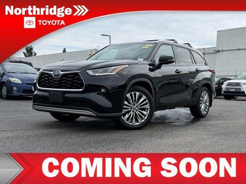 2023 Toyota Highlander Hybrid Platinum