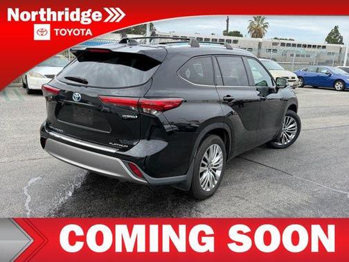 2023 Toyota Highlander Hybrid Platinum