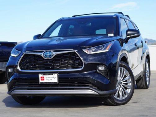 2023 Toyota Highlander Hybrid Platinum
