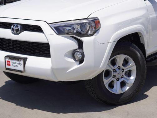 Super White 2018 Toyota 4Runner SR5