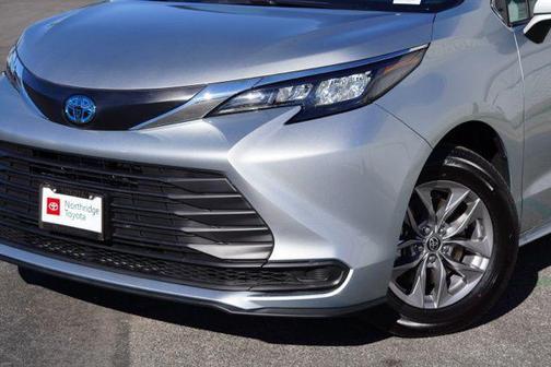 2025 Toyota Sienna LE