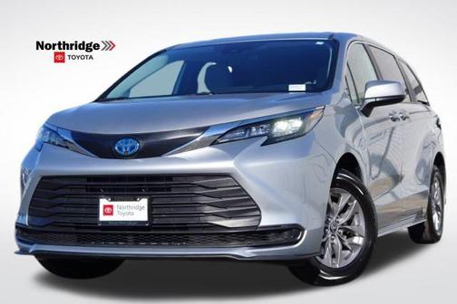 2025 Toyota Sienna LE