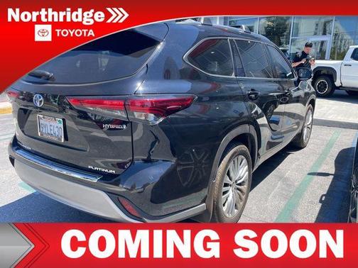 Midnight Black Metallic 2023 Toyota Highlander Hybrid Platinum