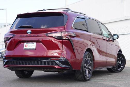 2022 Toyota Sienna XSE 7 Passenger