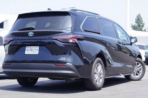 2024 Toyota Sienna XLE