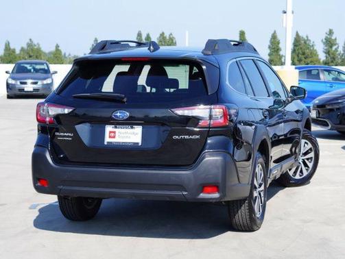 Crystal Black Silica 2025 Subaru Outback Premium